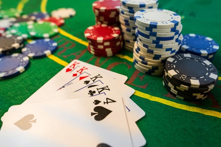 kaca189 app showing live football betting markets and casino tables