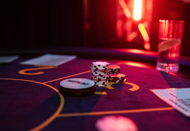 Live blackjack dealer at kaca189 studio with multi-camera view on mobile screen